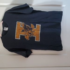 Gildan Iowa Hawkeye t-shirt with vintage logo. Like new, size L